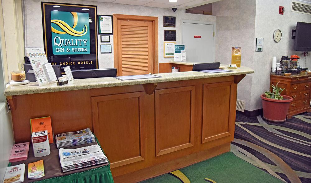 Quality Inn & Suites Near I-480 And I-29 Council Bluffs Dış mekan fotoğraf
