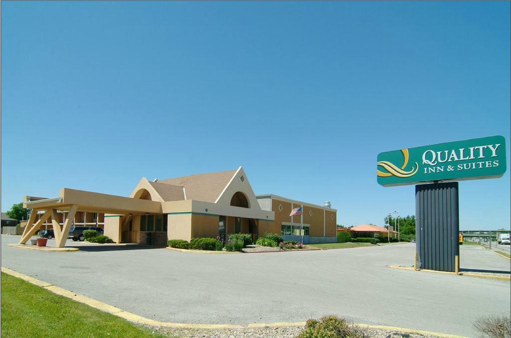 Quality Inn & Suites Near I-480 And I-29 Council Bluffs Dış mekan fotoğraf