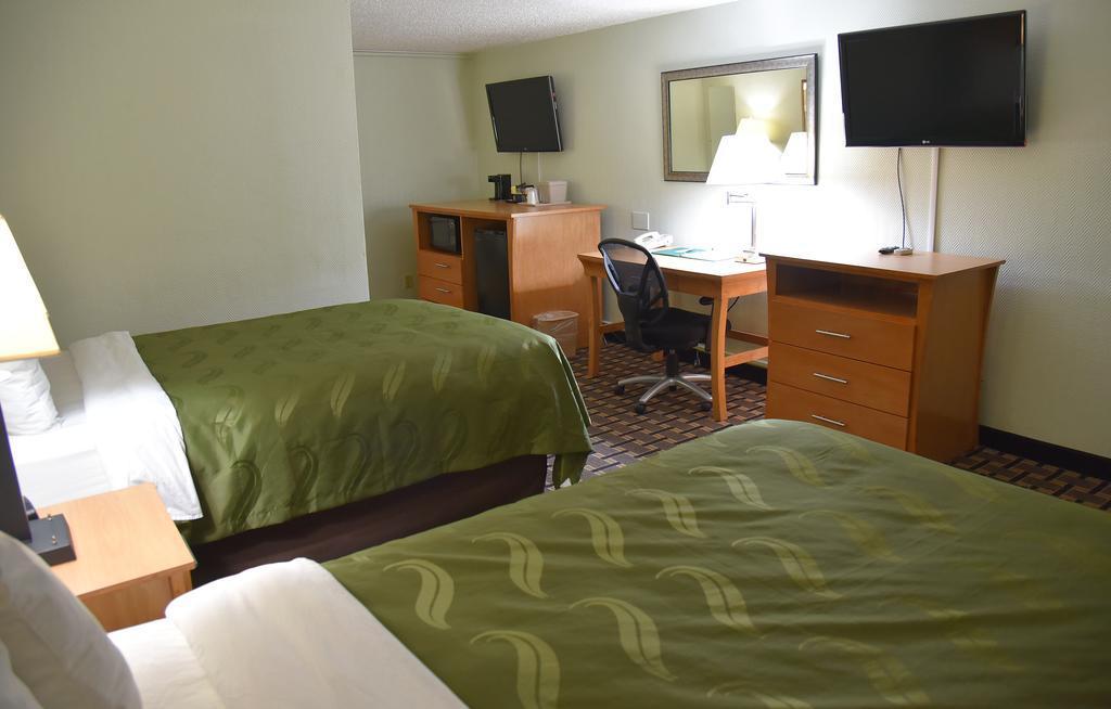 Quality Inn & Suites Near I-480 And I-29 Council Bluffs Dış mekan fotoğraf