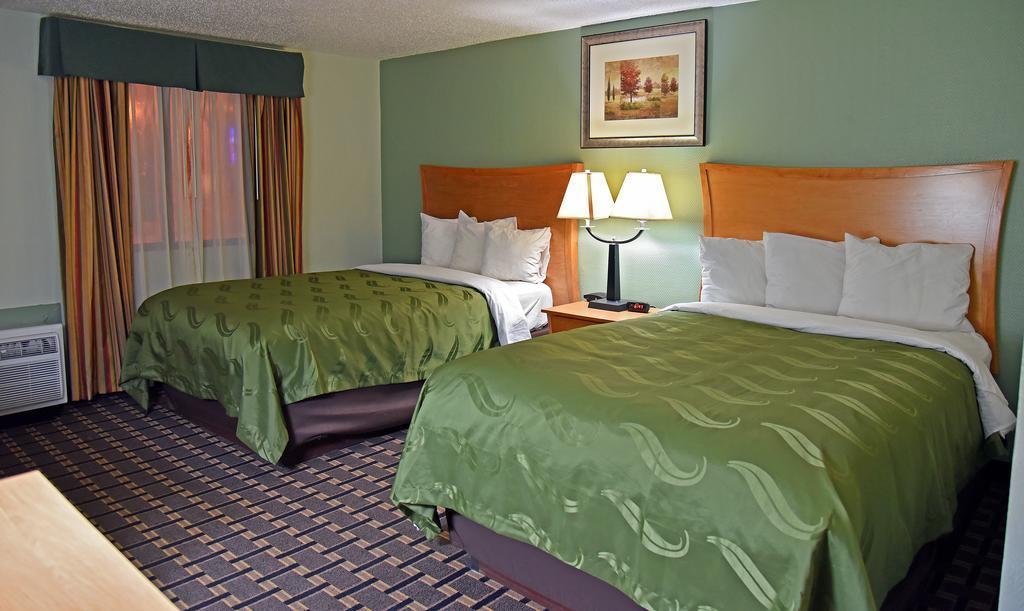 Quality Inn & Suites Near I-480 And I-29 Council Bluffs Dış mekan fotoğraf