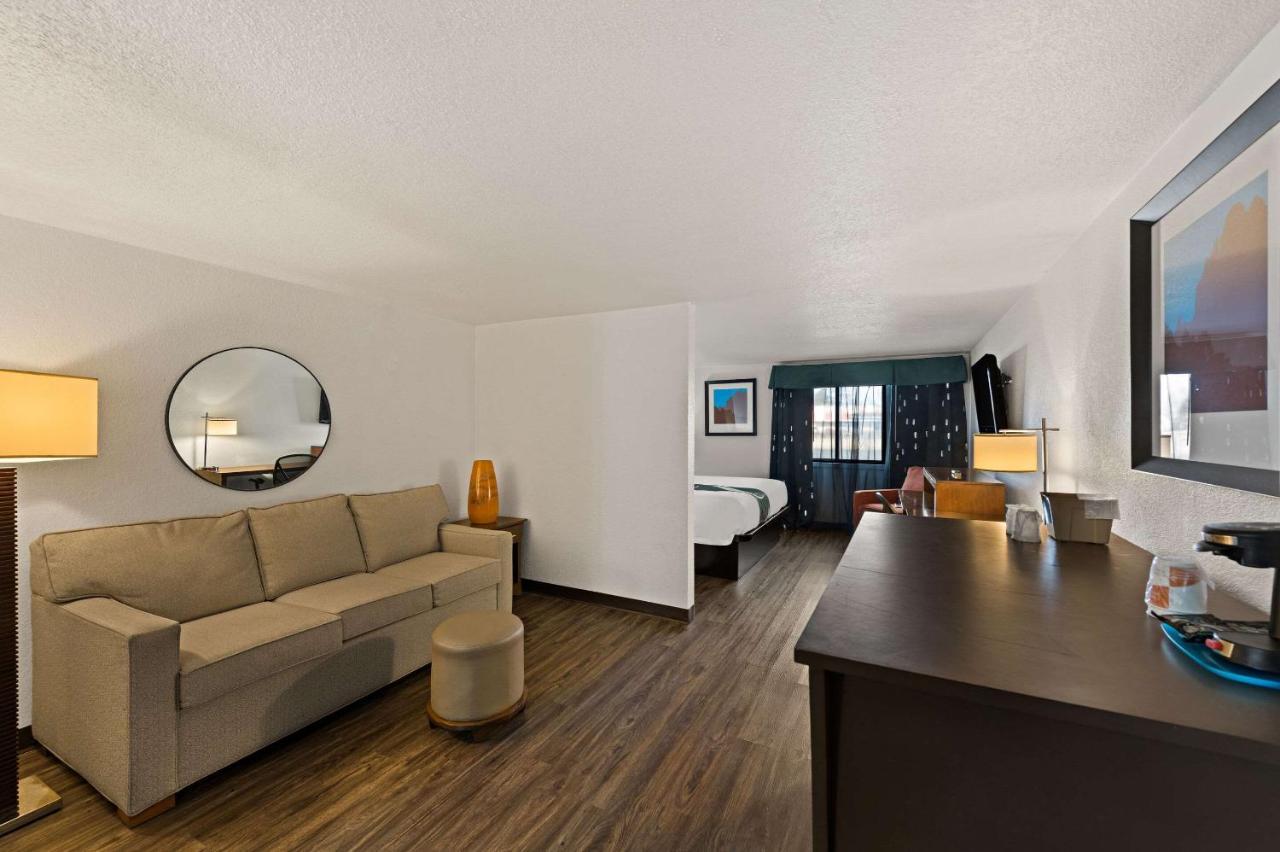 Quality Inn & Suites Near I-480 And I-29 Council Bluffs Dış mekan fotoğraf