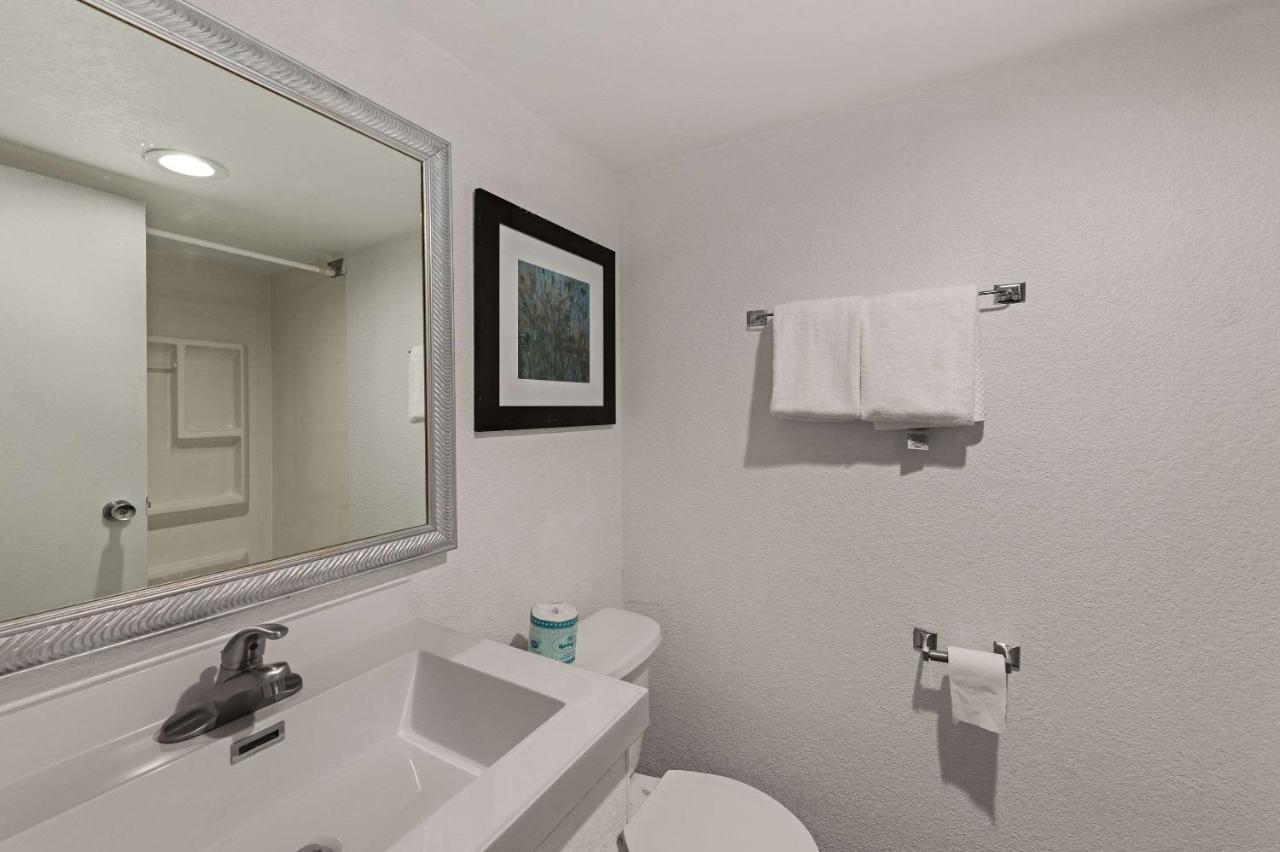 Quality Inn & Suites Near I-480 And I-29 Council Bluffs Dış mekan fotoğraf