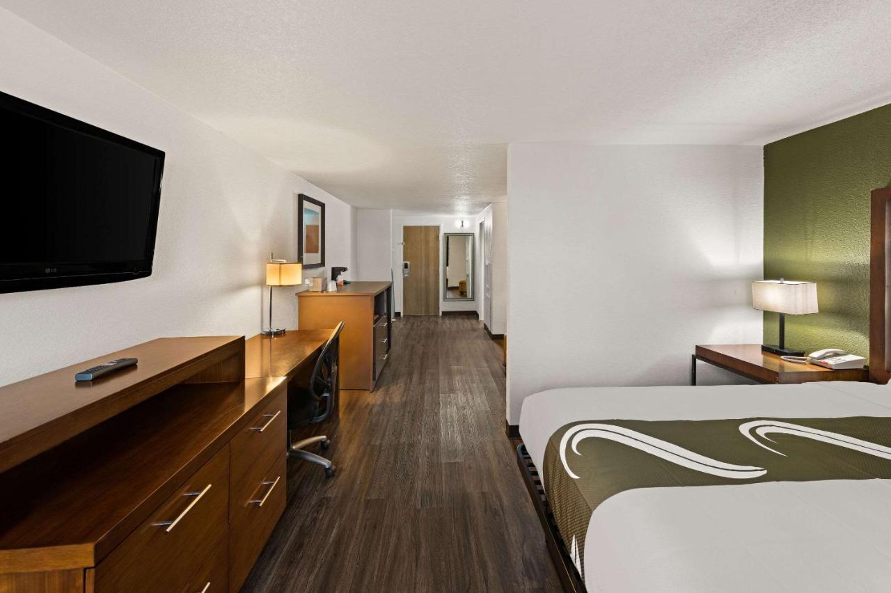 Quality Inn & Suites Near I-480 And I-29 Council Bluffs Dış mekan fotoğraf