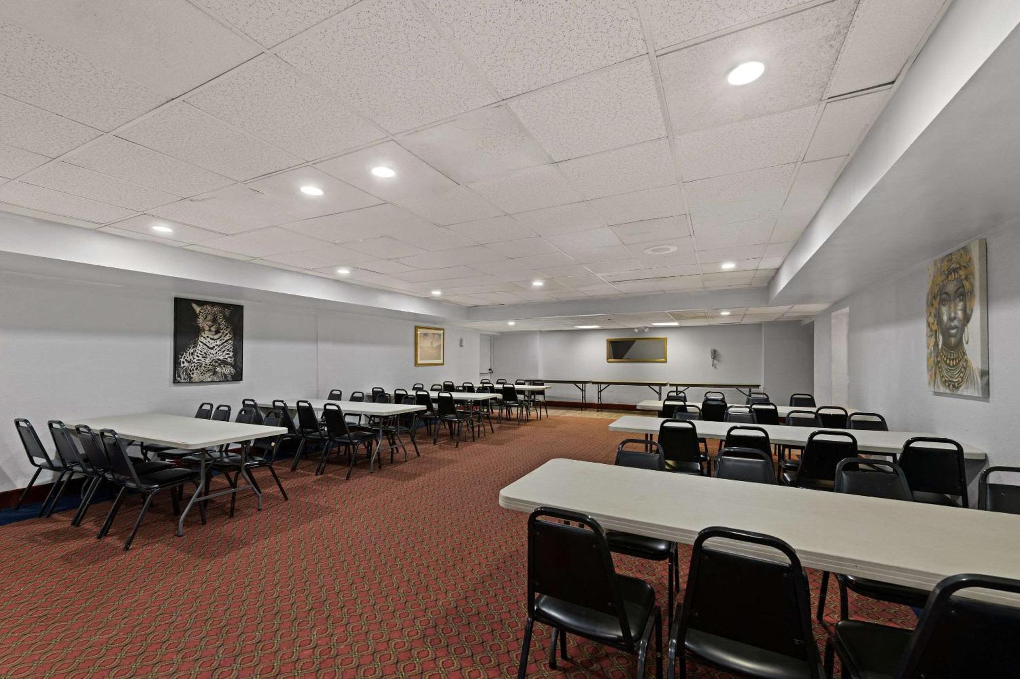 Quality Inn & Suites Near I-480 And I-29 Council Bluffs Dış mekan fotoğraf