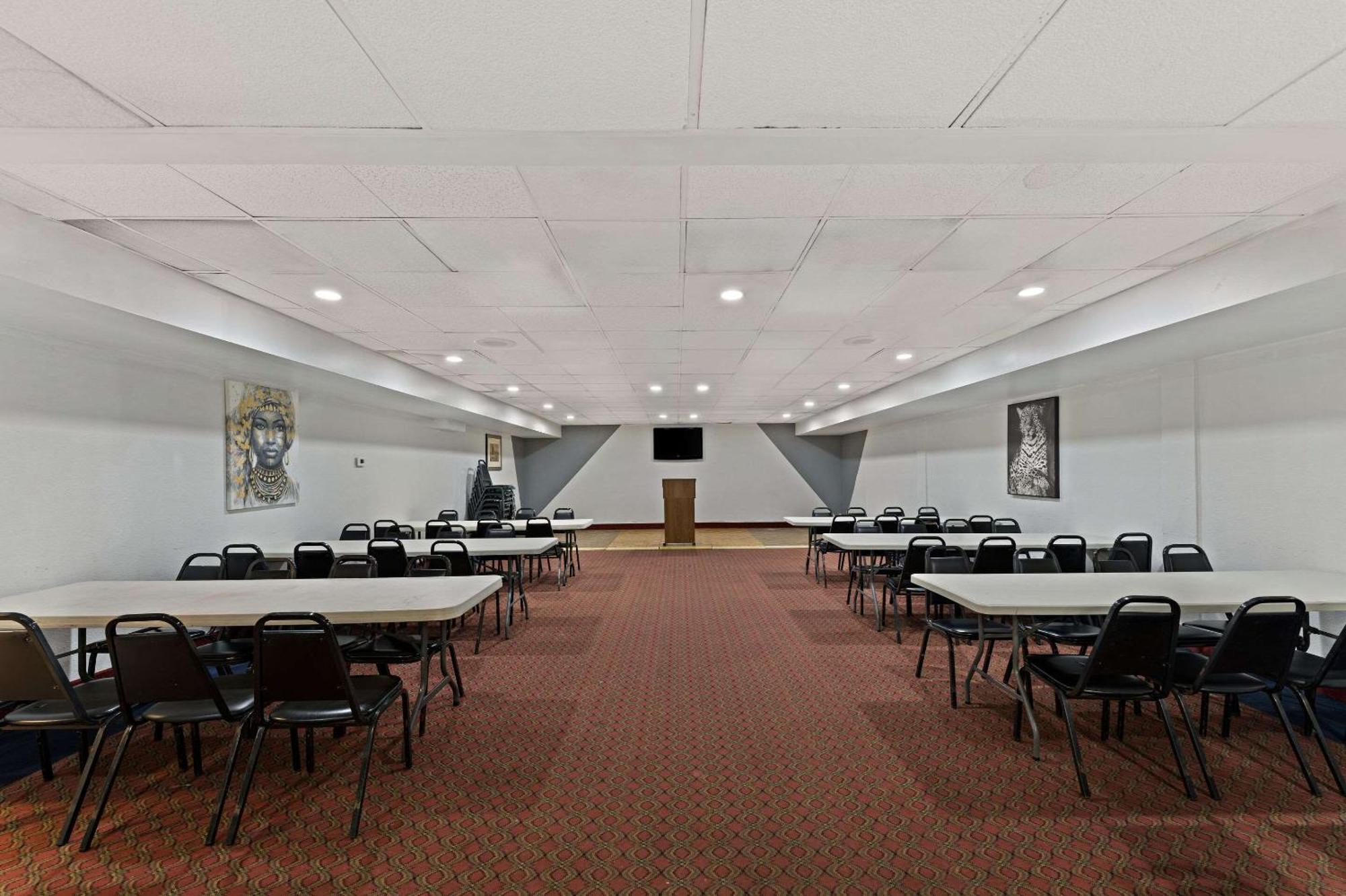Quality Inn & Suites Near I-480 And I-29 Council Bluffs Dış mekan fotoğraf