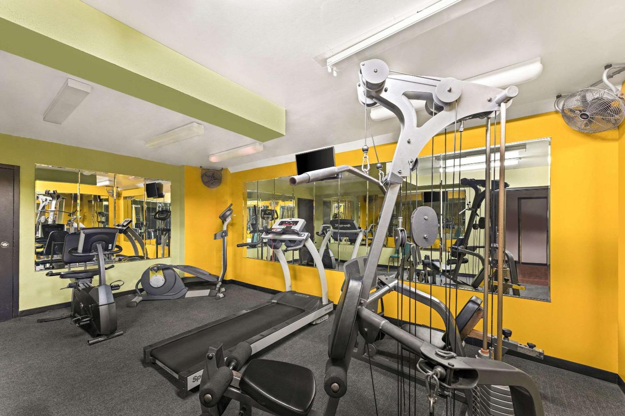 Quality Inn & Suites Near I-480 And I-29 Council Bluffs Dış mekan fotoğraf