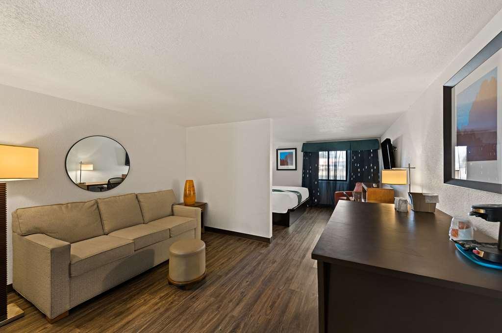 Quality Inn & Suites Near I-480 And I-29 Council Bluffs Oda fotoğraf