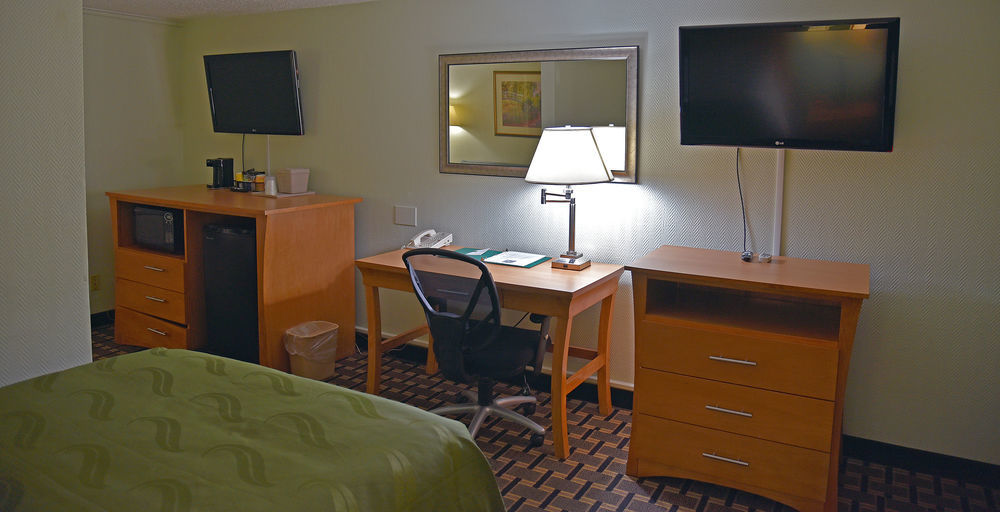 Quality Inn & Suites Near I-480 And I-29 Council Bluffs Dış mekan fotoğraf