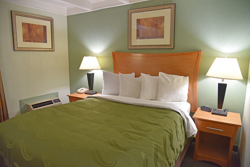 Quality Inn & Suites Near I-480 And I-29 Council Bluffs Dış mekan fotoğraf