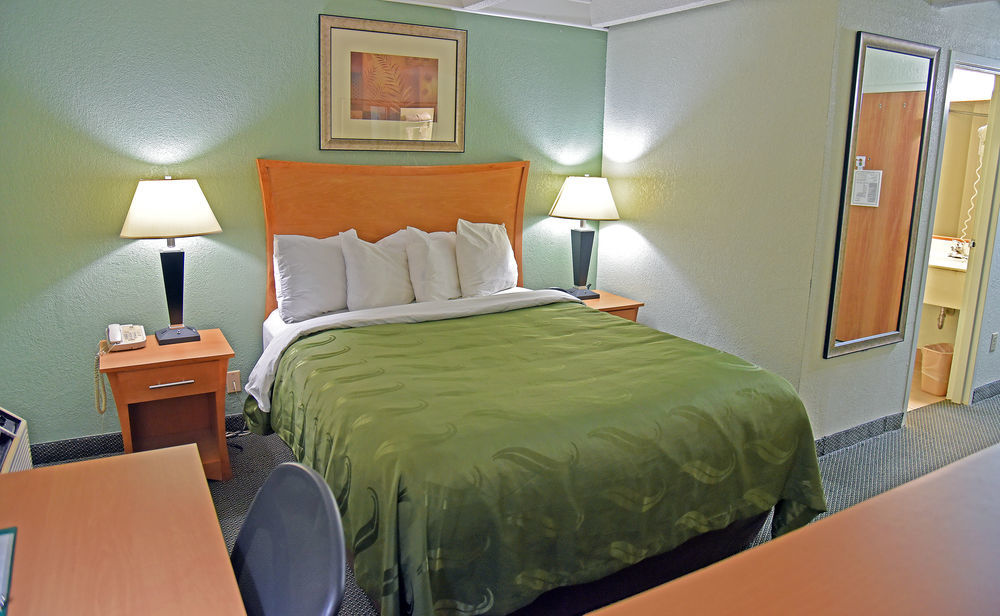 Quality Inn & Suites Near I-480 And I-29 Council Bluffs Dış mekan fotoğraf