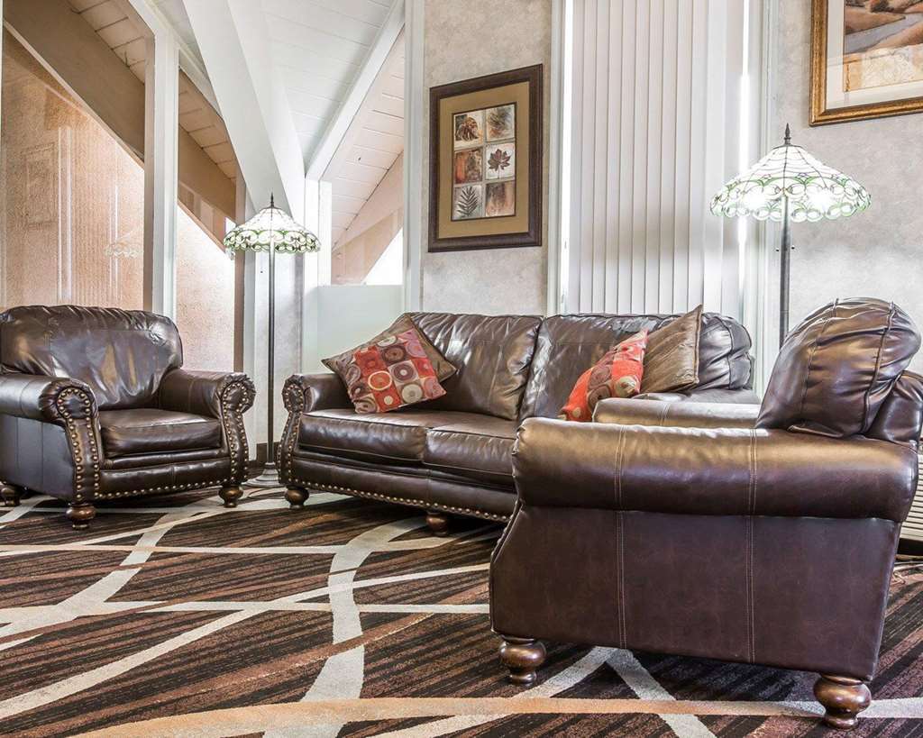 Quality Inn & Suites Near I-480 And I-29 Council Bluffs İç mekan fotoğraf